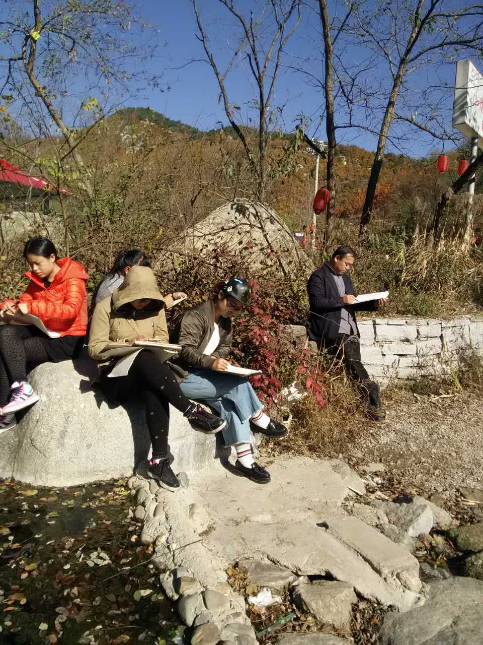 李东升副院长歇马山庄指导.jpg